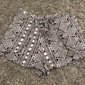 Patterned flowy shorts